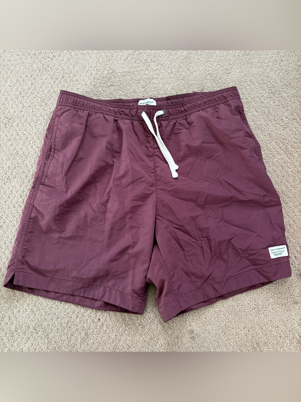 Modern Amusement Solid Swim Trunks Shorts Men’s Size Medium 7” Inseam Maroon